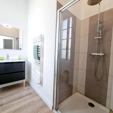 Plateau D'angouleme Proche Bus Et Commerces *