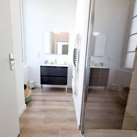 Plateau D'angouleme Proche Bus Et Commerces شقة